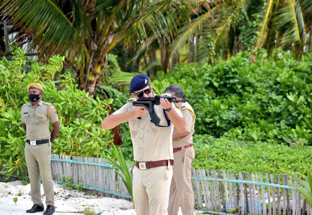acpgauravgupta's tweet image. #sunglassestwitter 
#khakitwitter
#Lakshadweep 
#LakshadweepTourism 
#Uniform #police
Somewhere in the #arabiansea 
Untouched beauty of #islands of Lakshadweep.