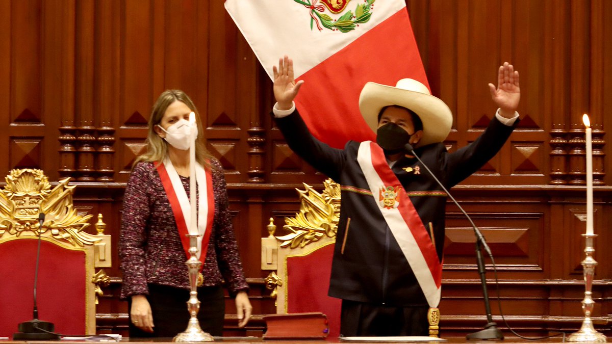 presidenciaperu's tweet photo. Pedro Castillo Terrones (@PedroCastilloTe),
Presidente de la República del Perú.
2021-2026
#AsunciónPresidenteCastillo https://t.co/GMXTBSUIf3