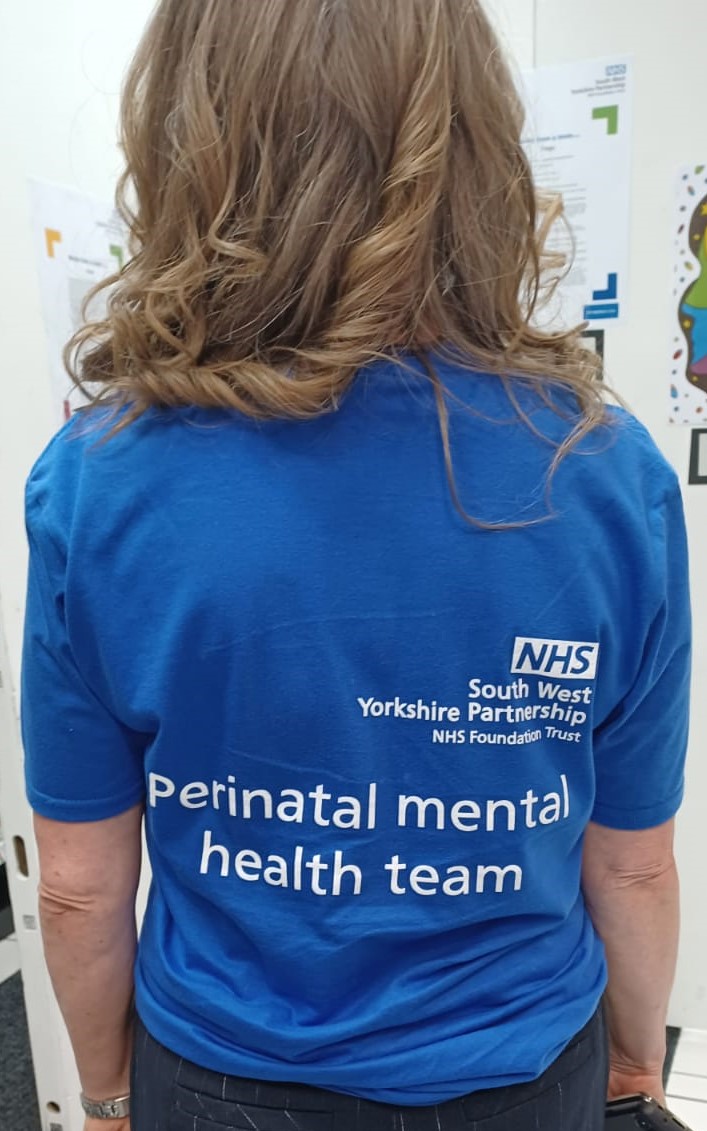 allofusinmind's tweet photo. Going to #WakefieldArtWalk tonight? Visit 'The Hidden Mind of Motherhood' exhibition by our perinatal mental health team who've supported local mums to exhibit their artwork.

Our chair @Angela_Monaghan opened the exhibit with a powerful poem reading written by local mum, Jade 📝 https://t.co/N6A2fgTn8Y