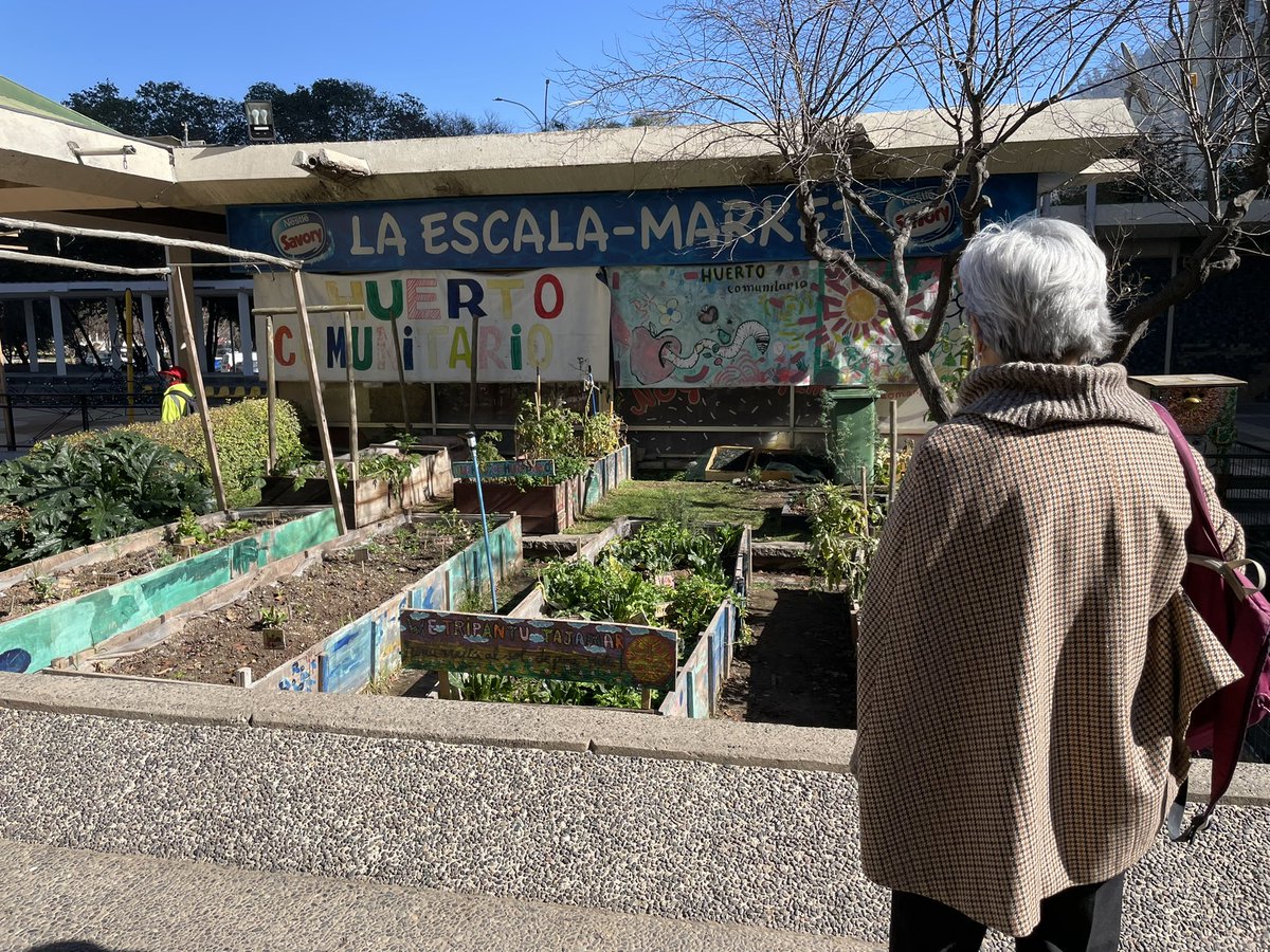 josefaerrazuriz's tweet photo. Hoy recorrimos los barrios en Providencia, conversamos con vecinos, trabajadores y fiscalizamos problemáticas que las inmobiliarias han creado, sobre todo los ruidos que no dejan desarrollar las vidas de nuestras vecinas y vecinos. Quieres hablar conmigo? Invítame a tu barrio! https://t.co/iRmRu6yoGM