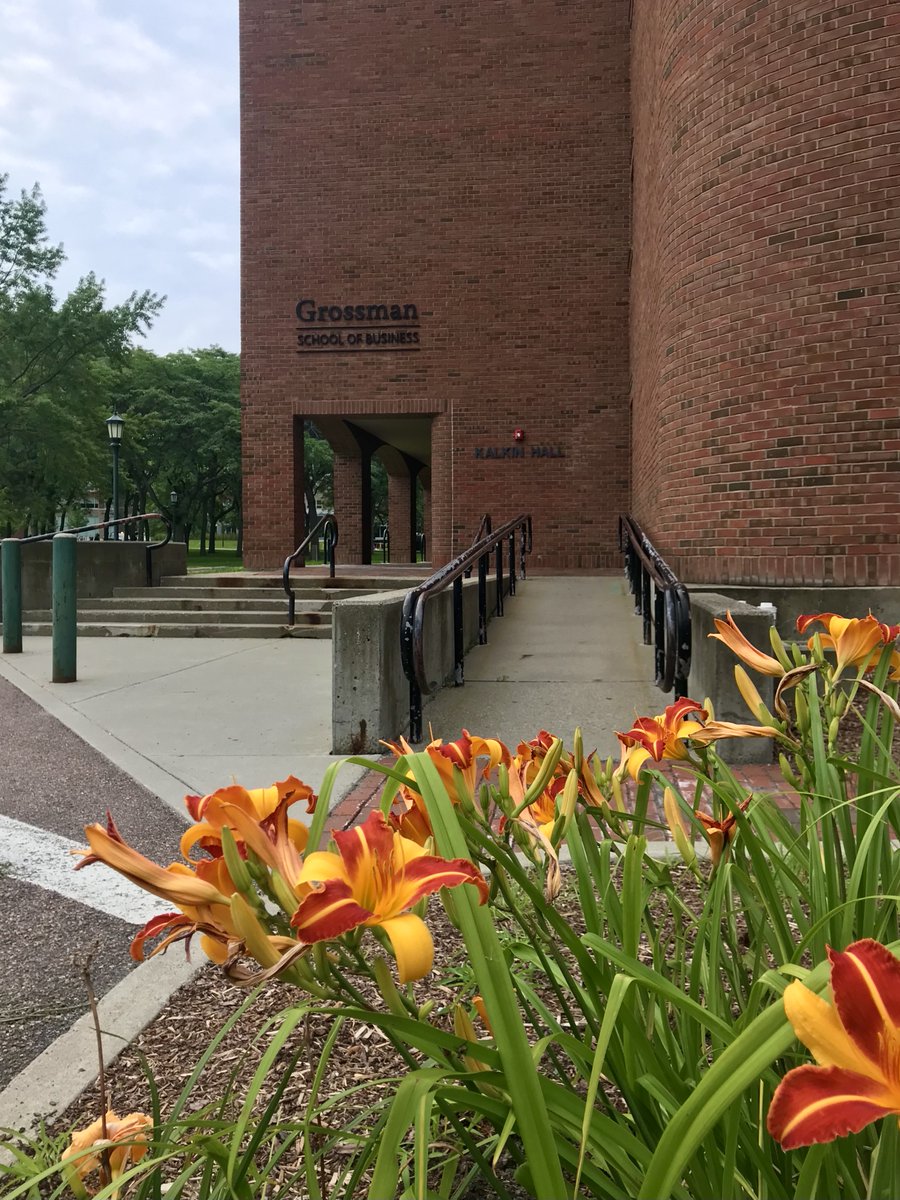 UVMBizSchool's tweet photo. Just over a month to go, we are excited to welcome our #uvmgsb students back and our first-year #uvm2025 students to campus! 💚📚👋🏼
#uvm #instauvm #universityofvermont #uvmbiz
📸 Rachel N https://t.co/X6RyXLaHUY