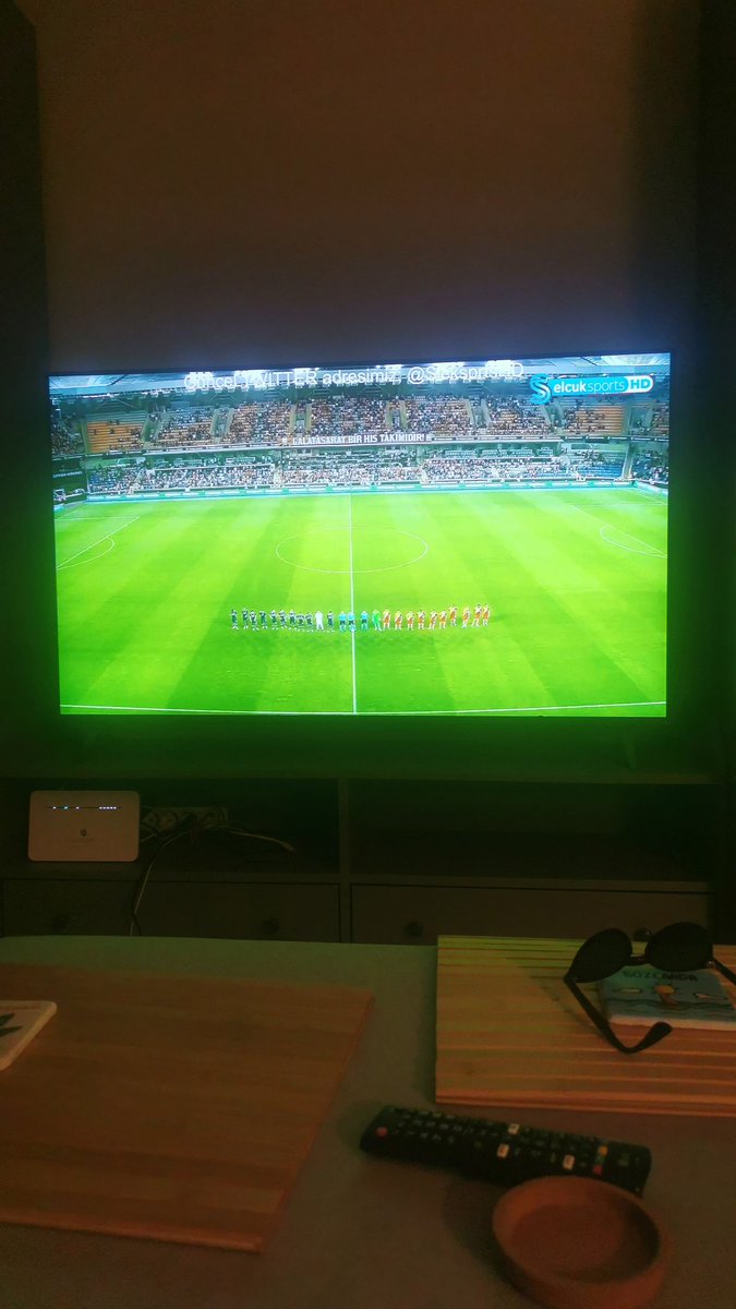 themalkocc's tweet photo. #tv8 den daha iyi degilse ben de bisi bilmiyorum😂 #GSvPSV https://t.co/HwqieV8sjL