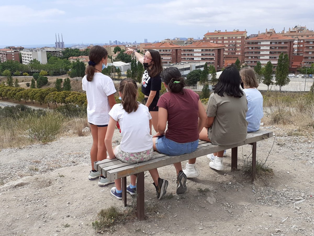El grup de #joves del Casal Cívic de #Pomar estan aprofitant l’estiu per fer un munt d’activitats al barri. Fa uns dies van estar d’excursió descobrint el turó de l’Enric. No fa falta sortir del barri per trobar un lloc de desconnexió! Mireu! 😃

#Badalona 
#Estiu
#FemBarri