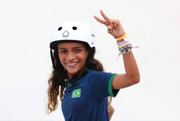 Metropoles's tweet image. Fada sensata? @Rayssa_Leal_Sk8 se recusa a posar com políticos locais.

Medalhista brasileira no skate voltou à cidade natal, Imperatriz, e dispensou agenda com nomes da política maranhense. (via: @euleodias) 

Leia: cutt.ly/hQi55By
