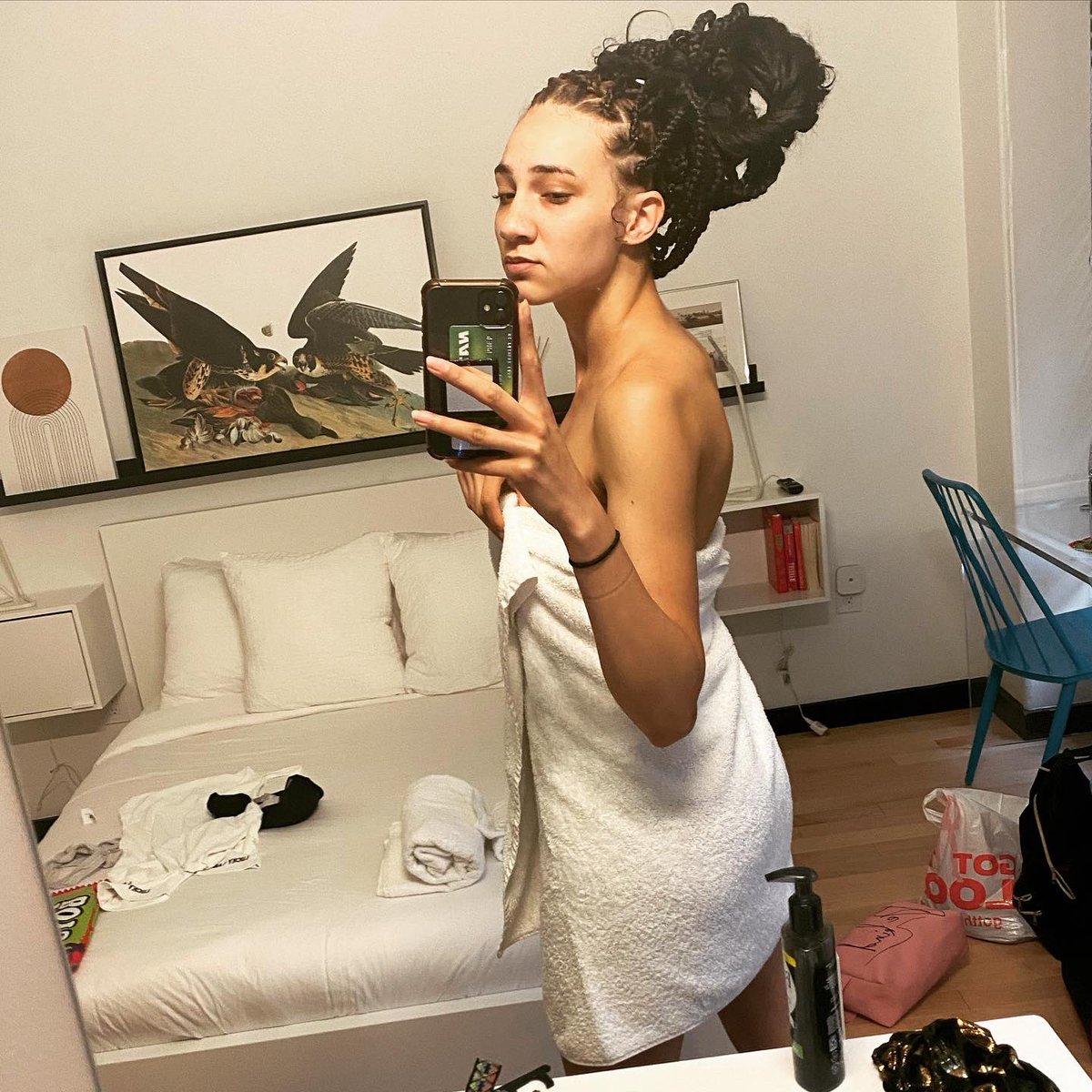 mareeijuana___'s tweet photo. Get dressed. We going out 💕 https://t.co/UiJWKjN0Vy