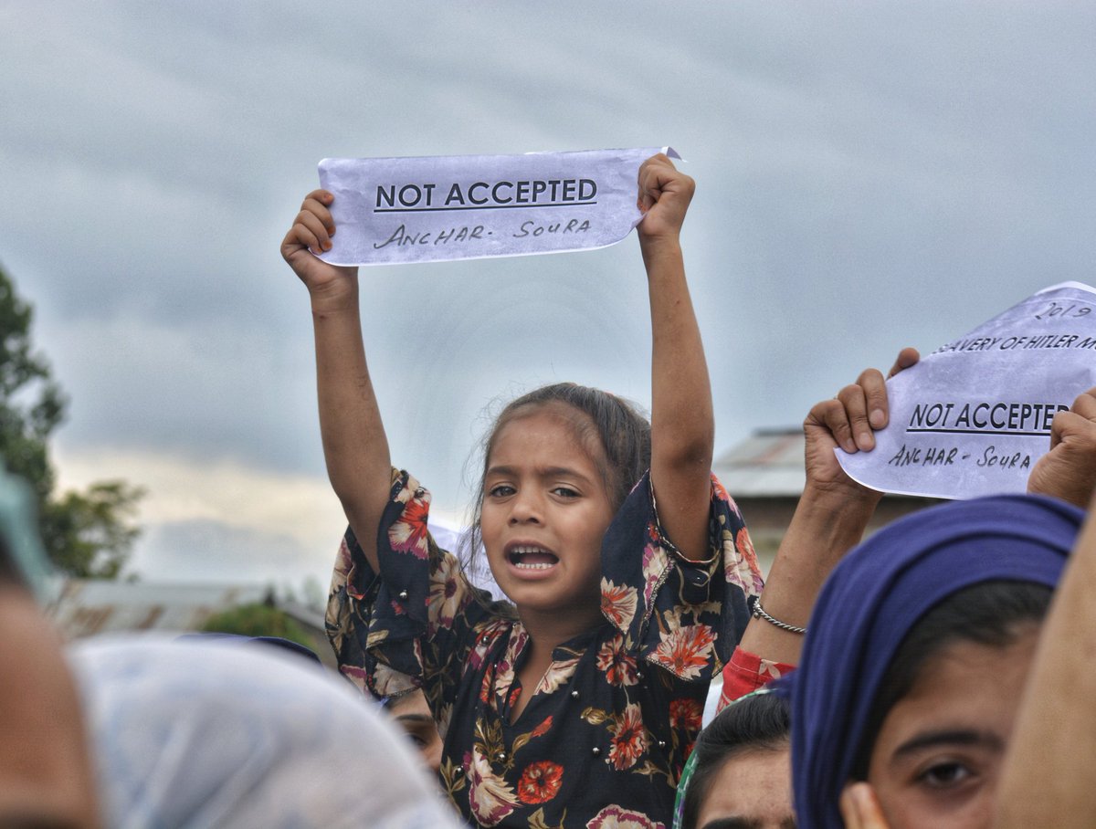 Masratzahra's tweet photo. Post 5 August, 2019

Kashmir after the abrogation of #Article370 

(From the Archive) https://t.co/uFHCllaOlh