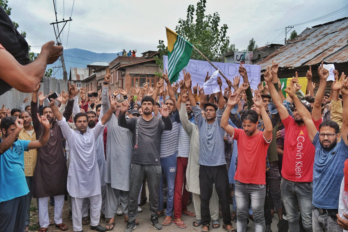 Masratzahra's tweet photo. Post 5 August, 2019

Kashmir after the abrogation of #Article370 

(From the Archive) https://t.co/uFHCllaOlh