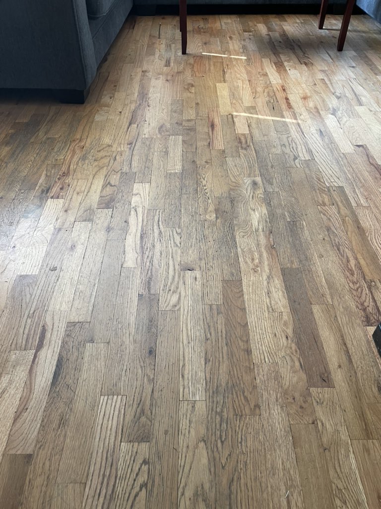 RootCleaning's tweet image. Before and after of a wood floor rejuvenation. Amazing process to bring life back to your  wood floors call us 971-601-4186 for an estimate #woodfloor #rejevnation #rotowash #rootcleaningsolutions #pnw #oregon #greenclean #salem #keizer #flooring #cleaning #beforeandafter