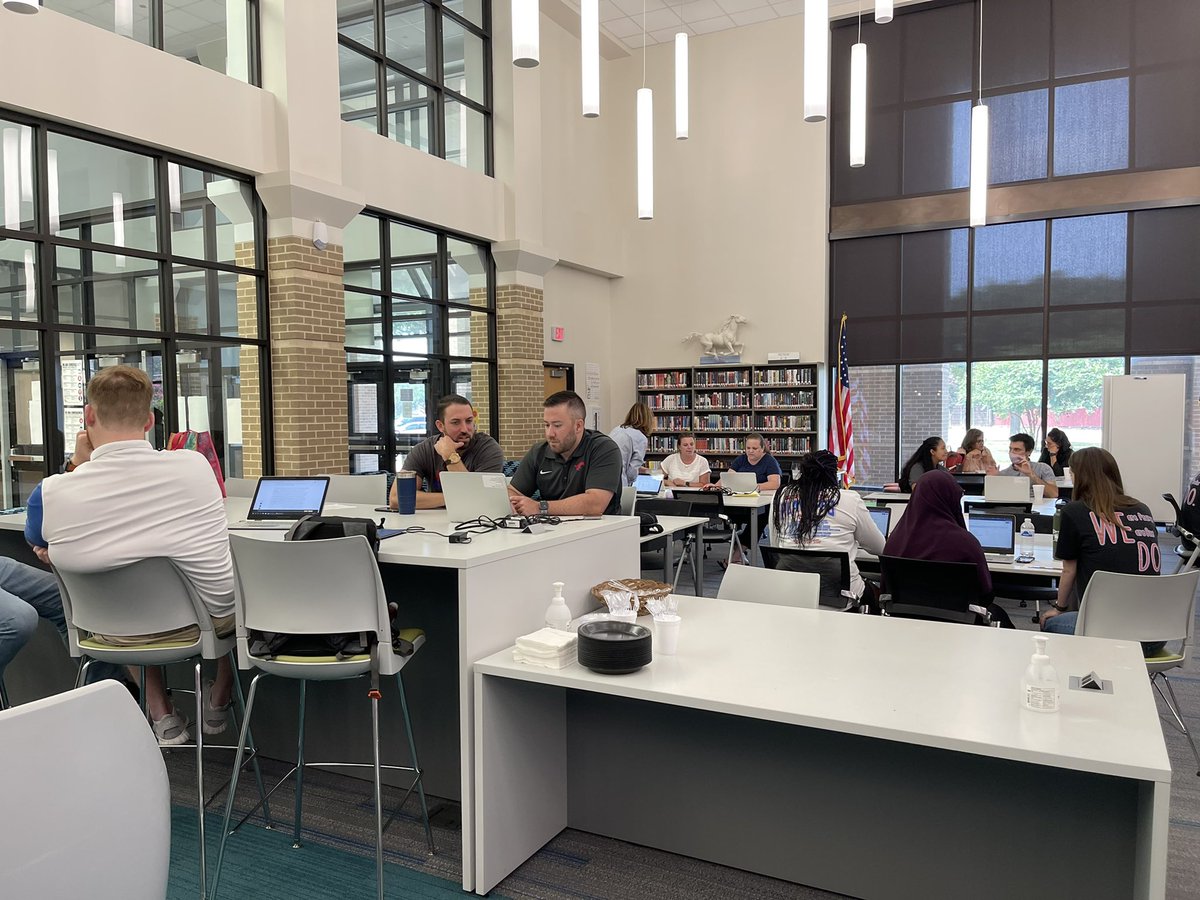 CoachKatieKeith's tweet photo. Had a blast today spending some quality time with our New Teachers and Mentors today! So excited for this opportunity to help these amazing teachers GROW &amp; CONNECT! #BacktoSchool2021 #RISDPowerofLove #RISDGreatness Thanks again for your help! @AGallo0821 &amp;  @AmandaDanielBio https://t.co/uZ2pSYDEoT