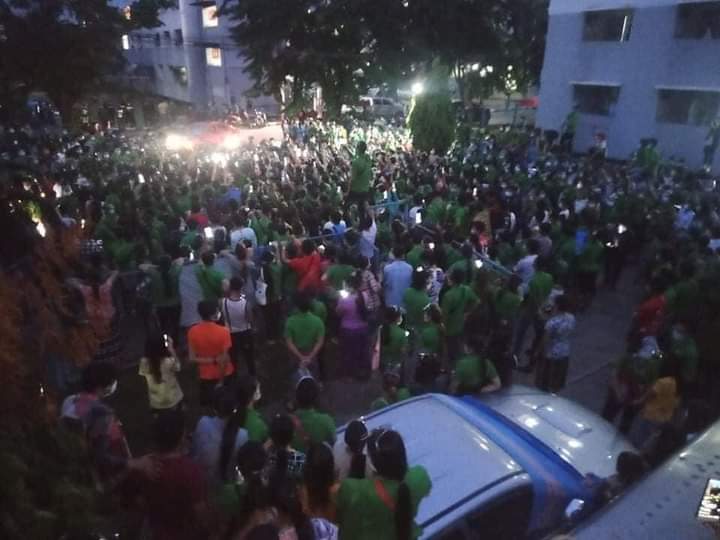 Six Thai nationals have stabbed a Burmese worker in the neck and stabbed him in the head at a 91 Cal-Comp Electironcs factory in Thailand.

 On August 4, Burmese workers went on strike to protest the factory's failure to resolve the issue.