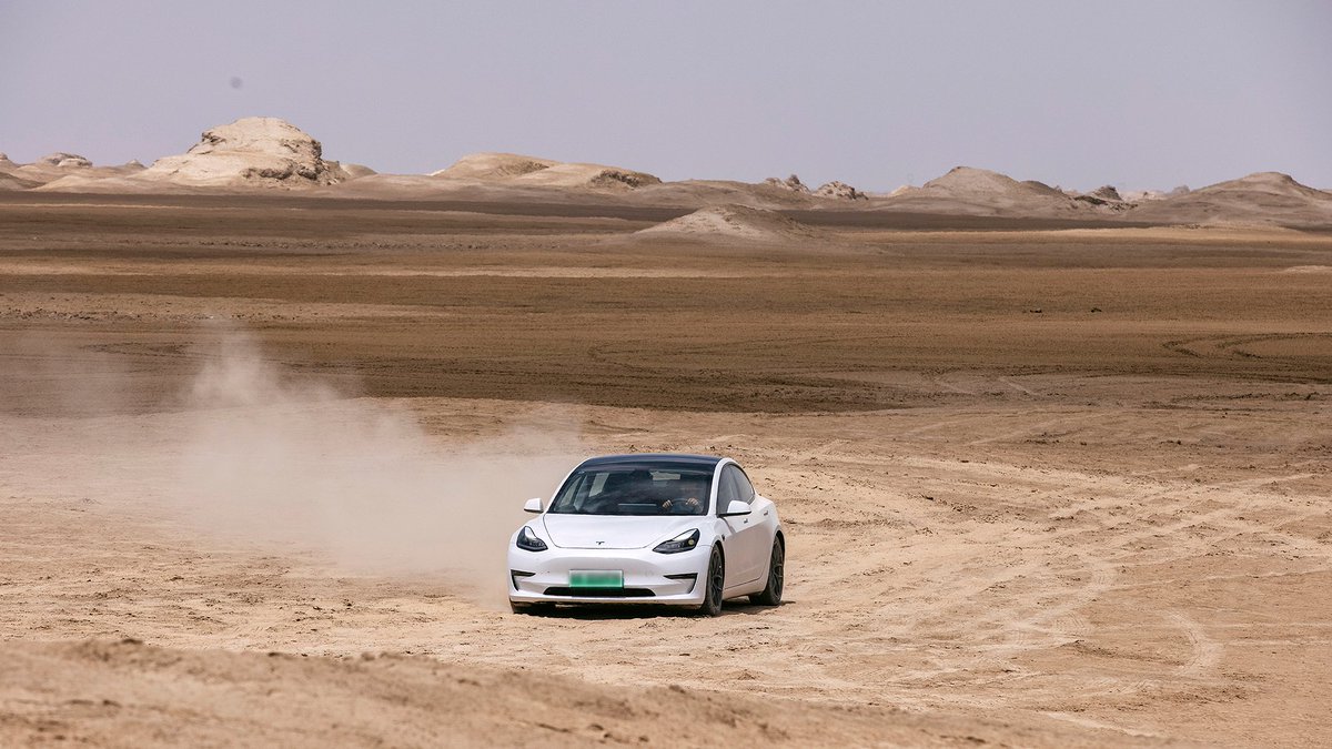 Tesla_Asia's tweet photo. Reveal the beauty of Gobi with #Model3Performance🏜 https://t.co/YGkxhILEH5