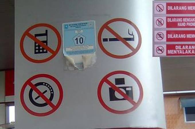 indrawanyudha's tweet photo. @Chitrangr Hp yg kaya gini ga sih yang ga boleh. kalau smartphone boleh berarti wkwkwkwkw https://t.co/3C8FJQpMyv