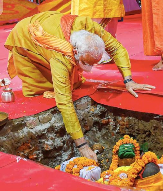 _d_ahir's tweet photo. राम हमारे गौरव के प्रतिमान हैं
राम हमारे भारत की पहचान हैं
राम हमारे घट-घट के भगवान हैं
राम हमारी पूजा हैं अरमान हैं
राम हमारे अंतरमन के प्राण हैं
मंदिर-मस्जिद पूजा के सामान हैं
राम हुआ है नाम ��ोकहितकारी का
रावण से लड़ने वाली खुद्दारी का 

जय श्री राम🚩

#राममन्दिरभूमिपूजन https://t.co/9YEHrIubop