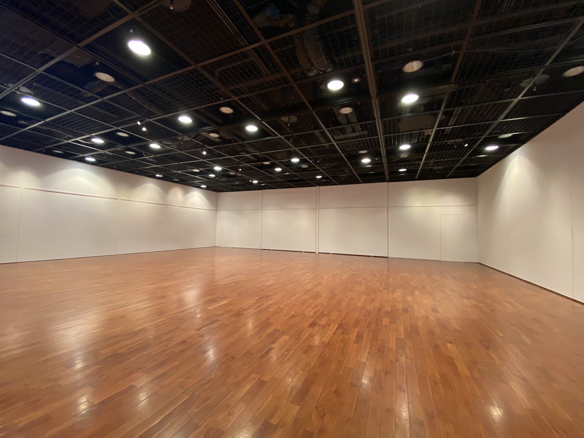 Ryoma Sin Ya 中央図書館の入ってるカダーレって文化交流施設もご立派な造形 普通のホールやコンサートホール スタジオにキッチン部屋まである 由利本荘市すごい