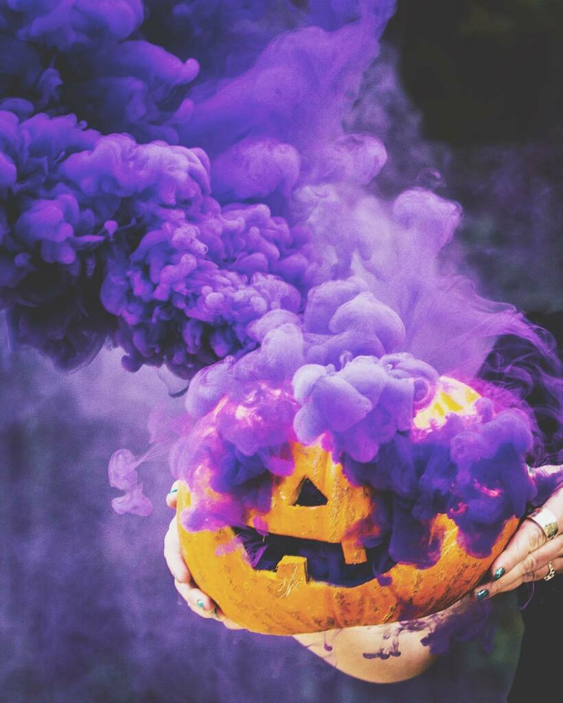 A pumpkin for #100daysofhalloweenhappy.

Also one of my fave blog DIYs I've ever done. And yours too, judging by how much love this gets year after year. 

Have you ever made a smoking pumpkin?
•••
#pumpkin #jackolantern #smokingpumpkin #halloweenide… instagr.am/p/CSLWkfnsTzr/
