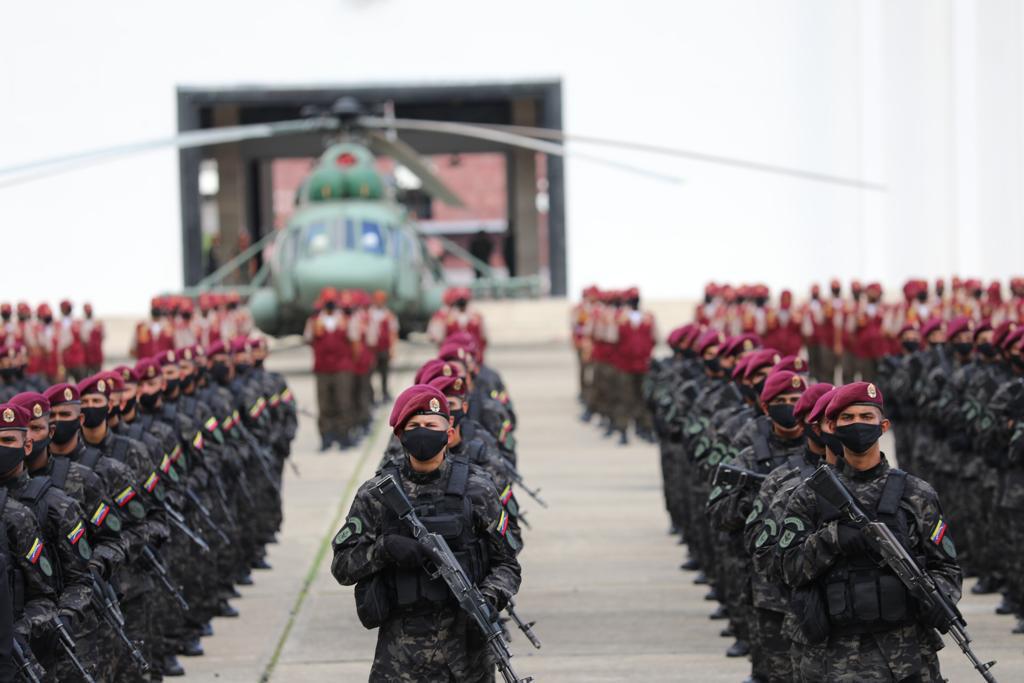 NicolasMaduro's tweet photo. Extraordinario acto con motivo de la celebración de los 84 años de la Guardia Nacional Bolivariana. Un componente profundamente bolivariano, revolucionario y hoy más que nunca, antiimperialista, expresión del nuevo concepto de seguridad y defensa de la nación. https://t.co/3CHJ0xV40h