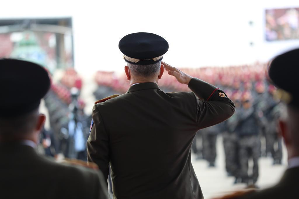 NicolasMaduro's tweet photo. Extraordinario acto con motivo de la celebración de los 84 años de la Guardia Nacional Bolivariana. Un componente profundamente bolivariano, revolucionario y hoy más que nunca, antiimperialista, expresión del nuevo concepto de seguridad y defensa de la nación. https://t.co/3CHJ0xV40h