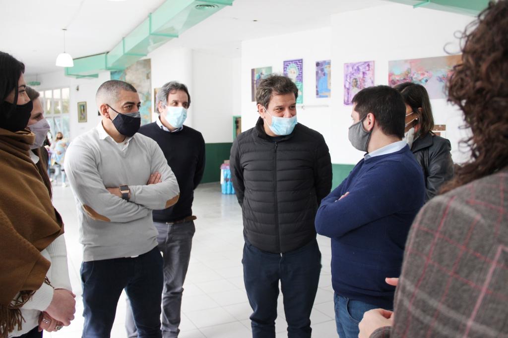 infodequilmes's tweet photo. Imágenes de la recorrida de @ManesF por el Hospital de Quilmes y la posterior conferencia de prensa | @FerPerezQuilmes @wqueijeiro @conversanod @arieldomene https://t.co/uN5veaQ195