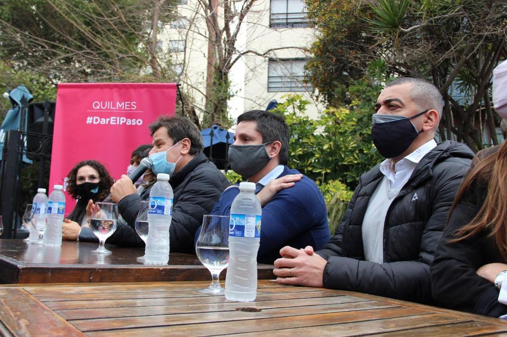 infodequilmes's tweet photo. Imágenes de la recorrida de @ManesF por el Hospital de Quilmes y la posterior conferencia de prensa | @FerPerezQuilmes @wqueijeiro @conversanod @arieldomene https://t.co/uN5veaQ195