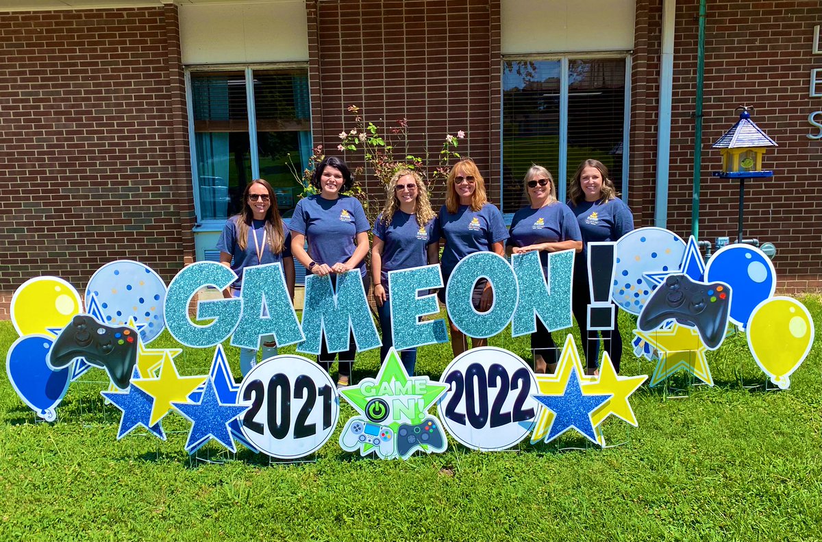 FLtechteach's tweet photo. The Lakeview Related Arts Team is ready for a GREAT year!! #gameon #lakeviewlife #BackToSchool #herewego @DanaHix https://t.co/PMSlpVN8Ld