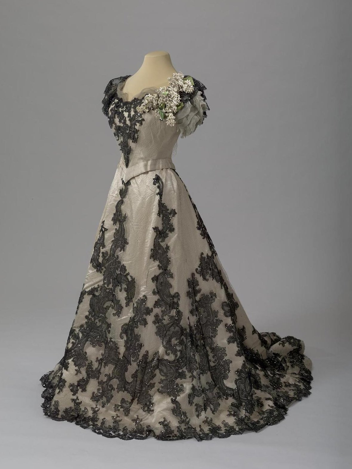ball gown, G. and E. Spitzer, (Austrian), about 1900, silk, silk satin  ribbons, cotton lace, L: 38 in., G. & E. Spitzer of Vienna, Textile and  Fashion Arts Stock Photo - Alamy