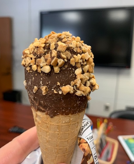 Counselor_View's tweet photo. @MPE_Mustangs are starting with hello (and also ice cream) today. Everyone is hard at work to make this an outstanding year. Shout out to our paraprofessionals who the ultimate team players. Who doesn't love a visit from the ice cream truck? #WeBeforeMeAtMPE #FCSStartWithHello https://t.co/unKV5reqeG