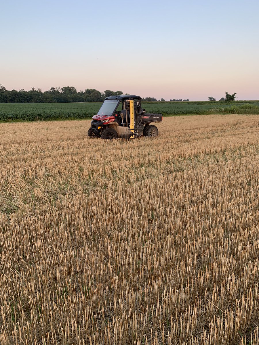 GlenneyAg's tweet photo. Beautiful evening in Lucan! Many acres covered last 10 days , staying ahead of manure, fertilizer and tile! Great support from @MyVeritas_HQ @DeveronUAS @ALCanadaLabs https://t.co/uOxlQbEzmx