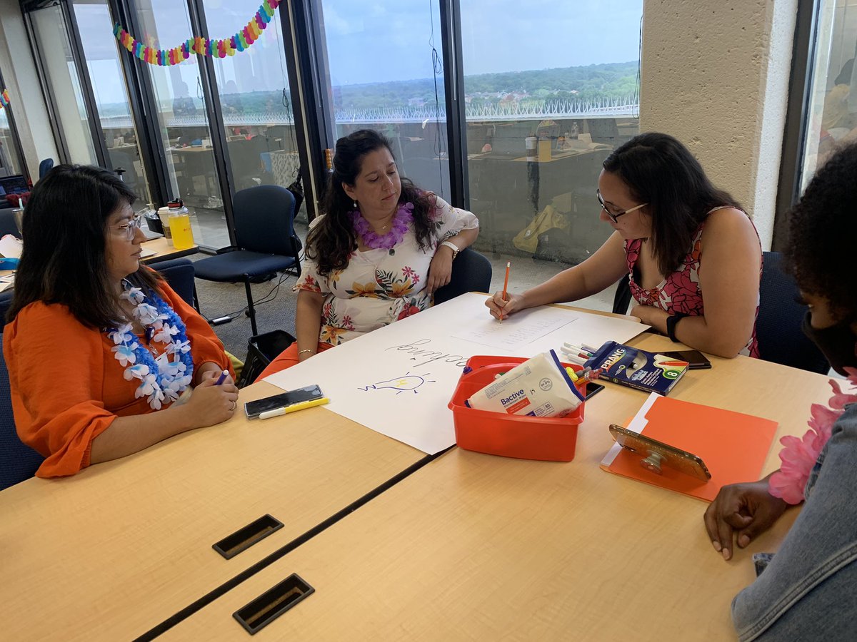 Yvette_HIPPY's tweet photo. Discussing Early Learning Specialists’ roles. Coaching is serious business. We’re Ready. #weareready #ELKICKOFF2021 @ICanReadDallas @DrElenaSHill @Mo1Ramirez https://t.co/HgB0fT3ZQh