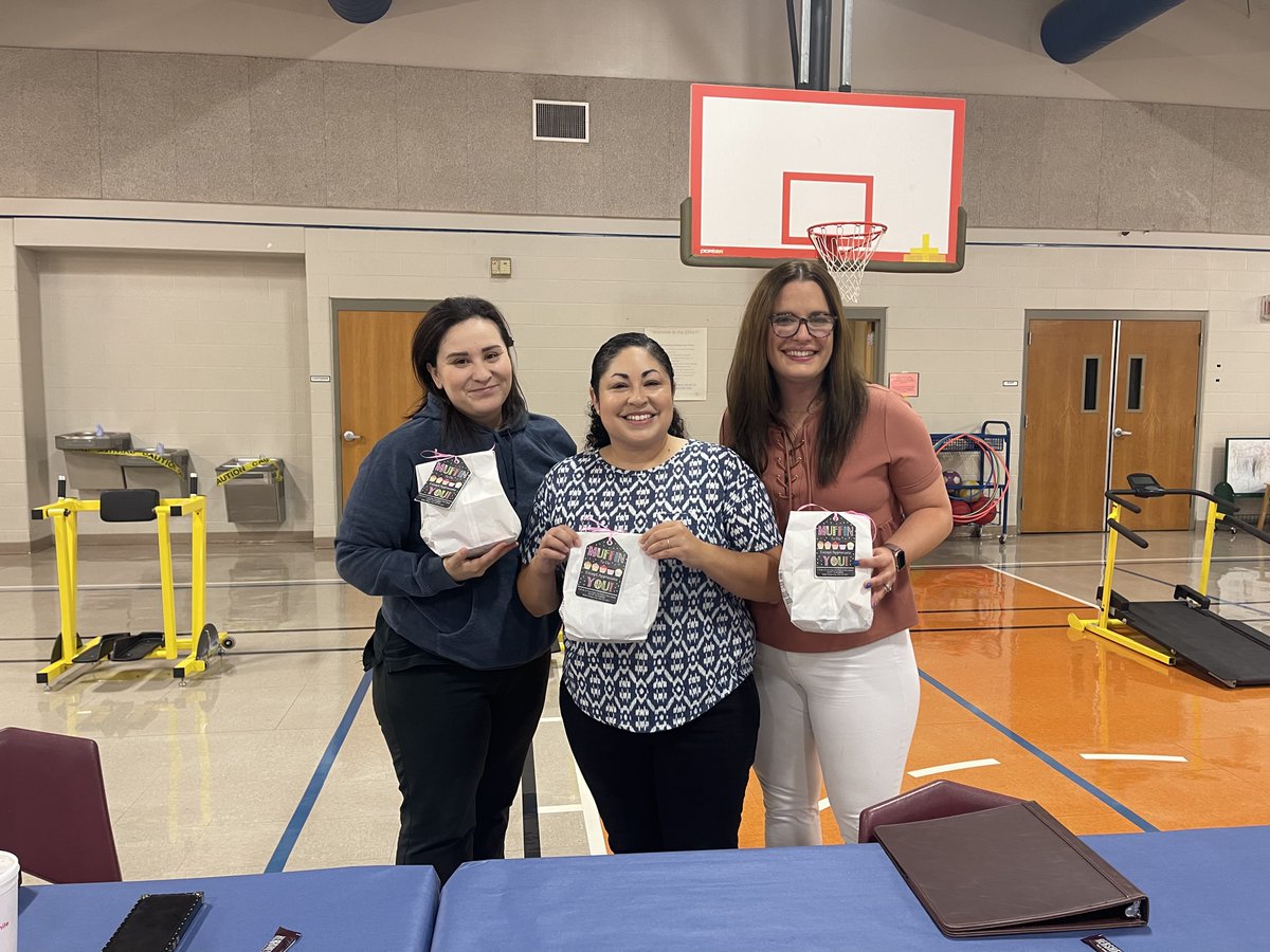 Knox ECEC teachers are GREAT!
Growth Mindset
Respectful of one another
Effective communication
Adaptive
Team
#SAISD 
<a href="/deleonleaders/">TeamDeLeonLeaders</a>