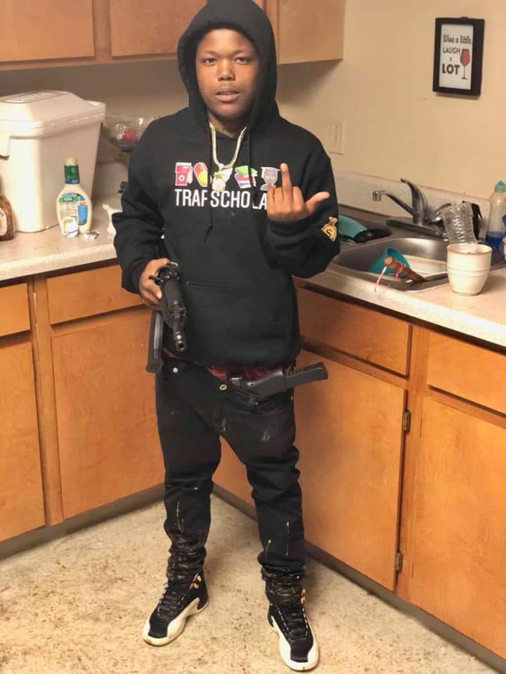 lil_quan4912's tweet photo. He Lost His Brother To This Shit But He Gone Bang Til He Through 🖤🖤 ... #$M™️ #LLM #FreeLilClint @4912Lil_Clint https://t.co/24BIOa9bRc