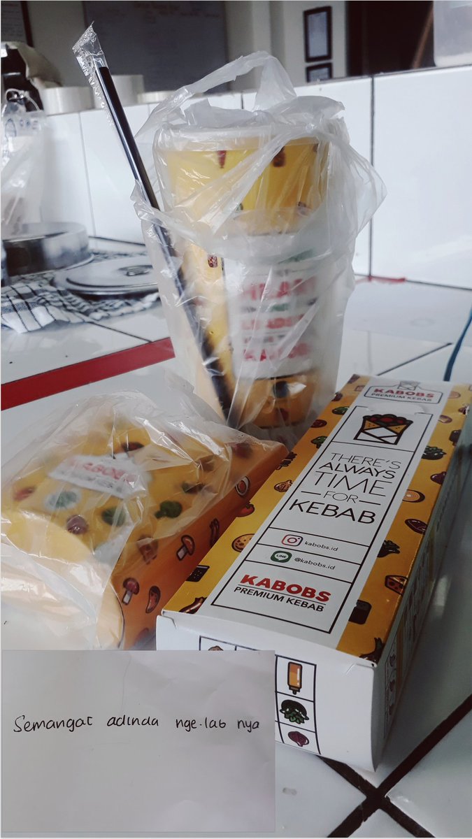 adindades's tweet photo. Si so sweet @rikop__ 🧡💛 
Lab terasa makin bikin pusing ga ada rika wkwkwk https://t.co/QzkMGx1k3t