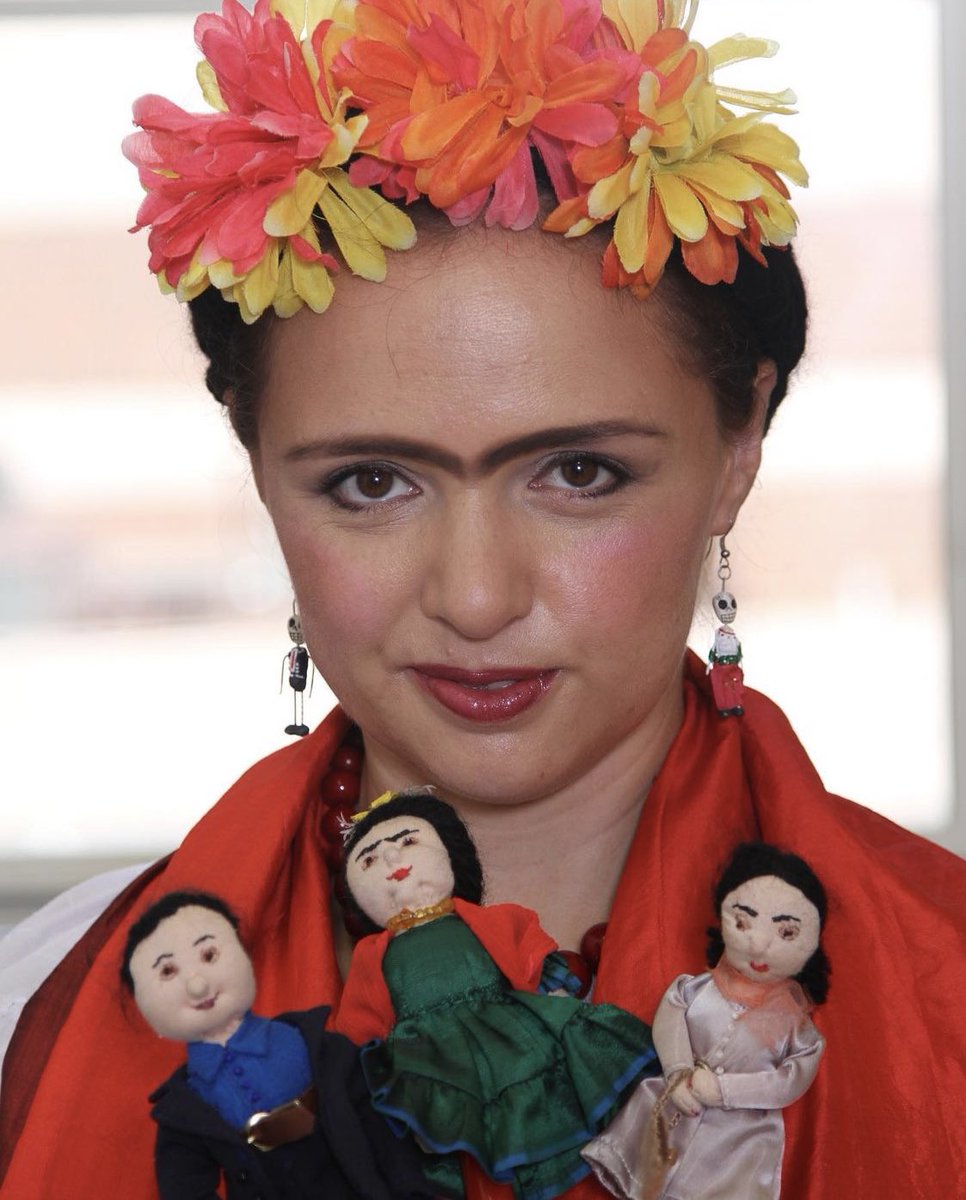 puppetfringenyc's tweet photo. Music, visual arts and puppets will bring to life one of our favorite artists! Teatro Sea brings us "The Colors of Frida". A bilingual, one-woman show about the great Mexican painter Frida Kahlo. 🇲🇽 Who remembers the first time they encounter Frida Kahlo's work?🤩🙋🏽♀️ #PuppetFringe https://t.co/kdgoFTITLA
