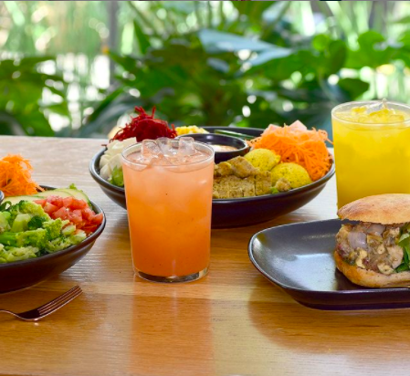 green_grassmx's tweet photo. 😌 Comer bien es sentirse bien. Pide una de nuestras ensaladas, greenwich y aguas naturales 🥗💧🍓🍍 Sentirás la diferencia #lifeisbetteringreen

#makeitgreen #stayinspired #eatwellfeelgood #healthy #salads #greenlife #happyfood #eatclean #veggies #fresh #foodlover #mexico #cdmx https://t.co/WiBn4dMSen