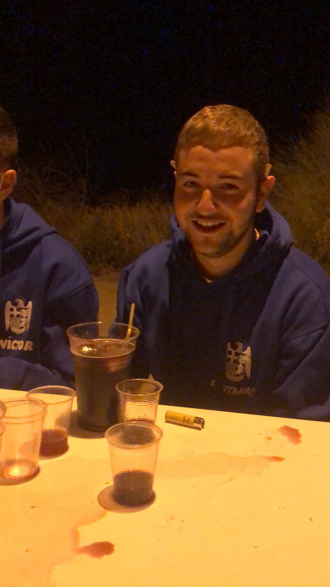 los vatos:                                                                                                       los vatos que beben orujo para desayunar: