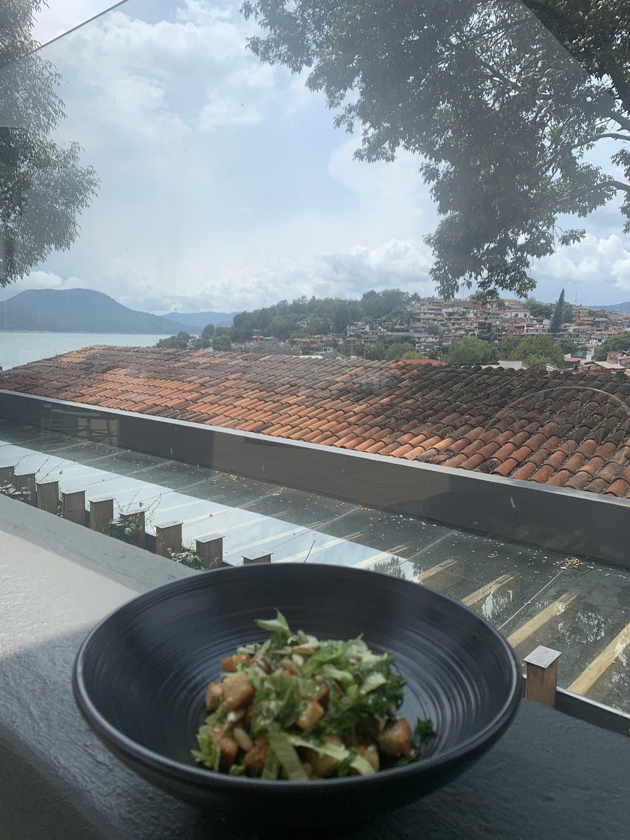Ensalada con vista, un miércoles cualquiera.