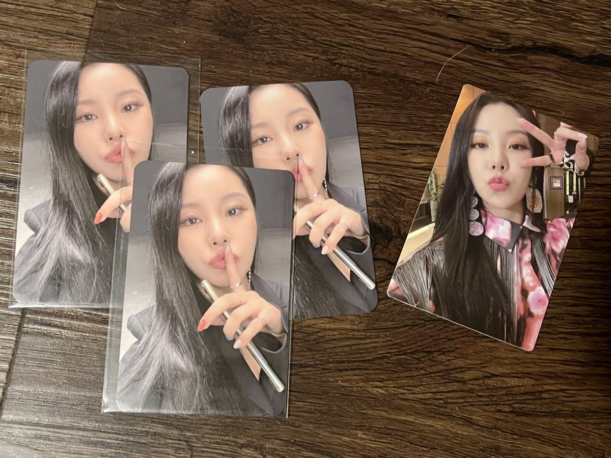 Wheein Redd Photocard Giveaway 

RT, Like &amp; Follow to enter 

There will be 4 winners 

Opened Worldwide &amp; will end September 5th

(These are official &amp; from the albums I bought)

#MAMAMOO #마마무 #WHEEIN