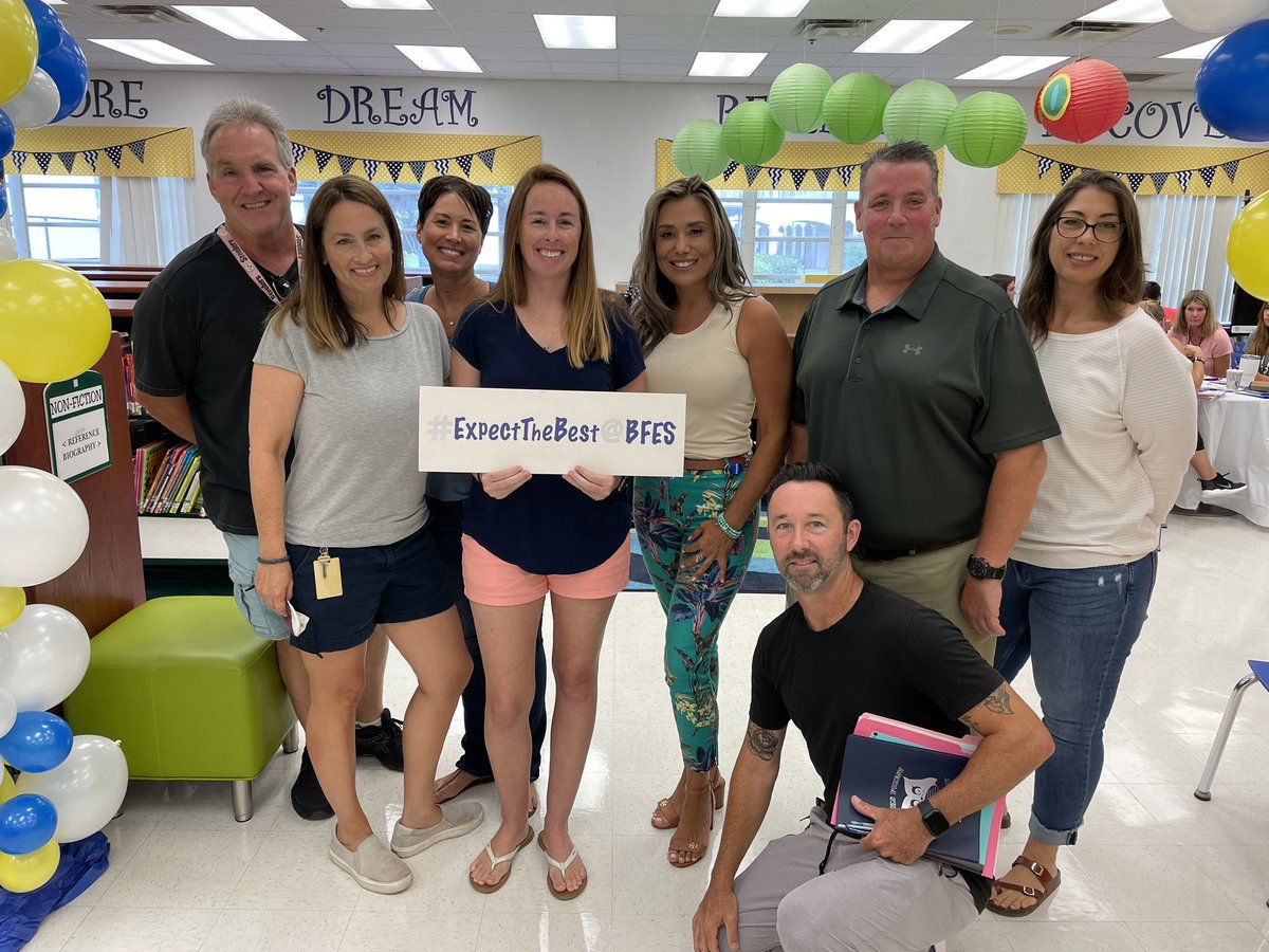 Meet our amazing 5th grade team! #ExpecttheBestatBinks #YourTimetoShinePBC @MichellaLevy @MsKarenBerard @MrsGreen1997 @pbcsd