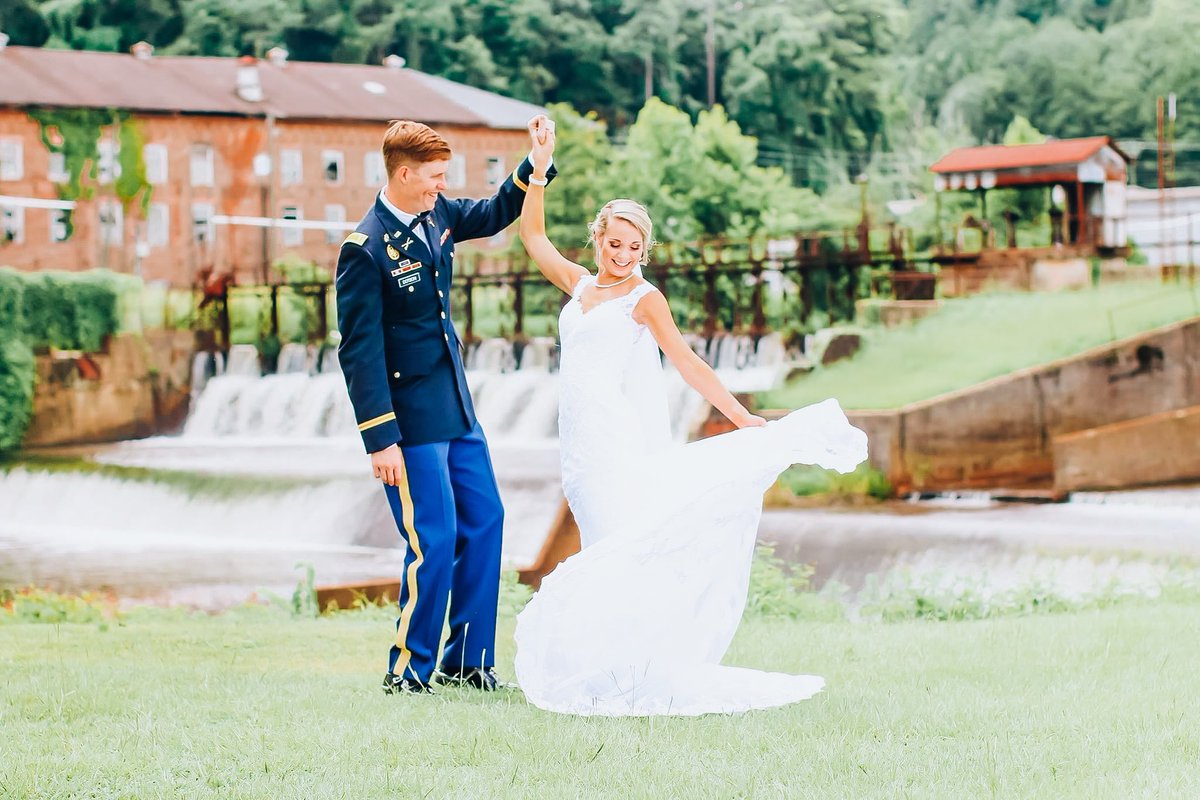 oops_itsmol's tweet image. I kinda like him… happy 3rd anniversary  @MisfitMidas 😘