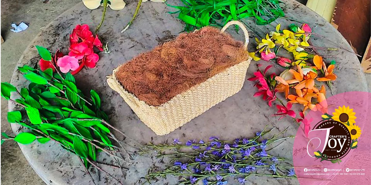 CraftersJoyPH's tweet photo. #ThrowbackThursday

Looking back when we did a simple flower basket arrangement using organic materials and our trademark cornhusk flowers.. 💐 https://t.co/fhlegSorDn