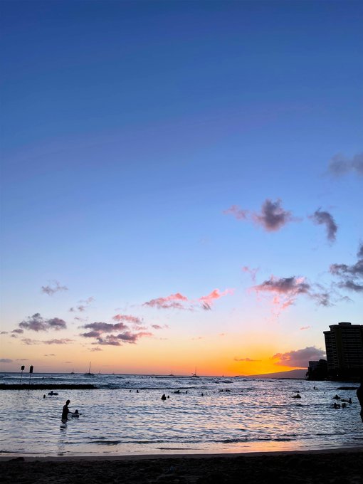 hawaii 🌺 https://t.co/IVLpk3efDD