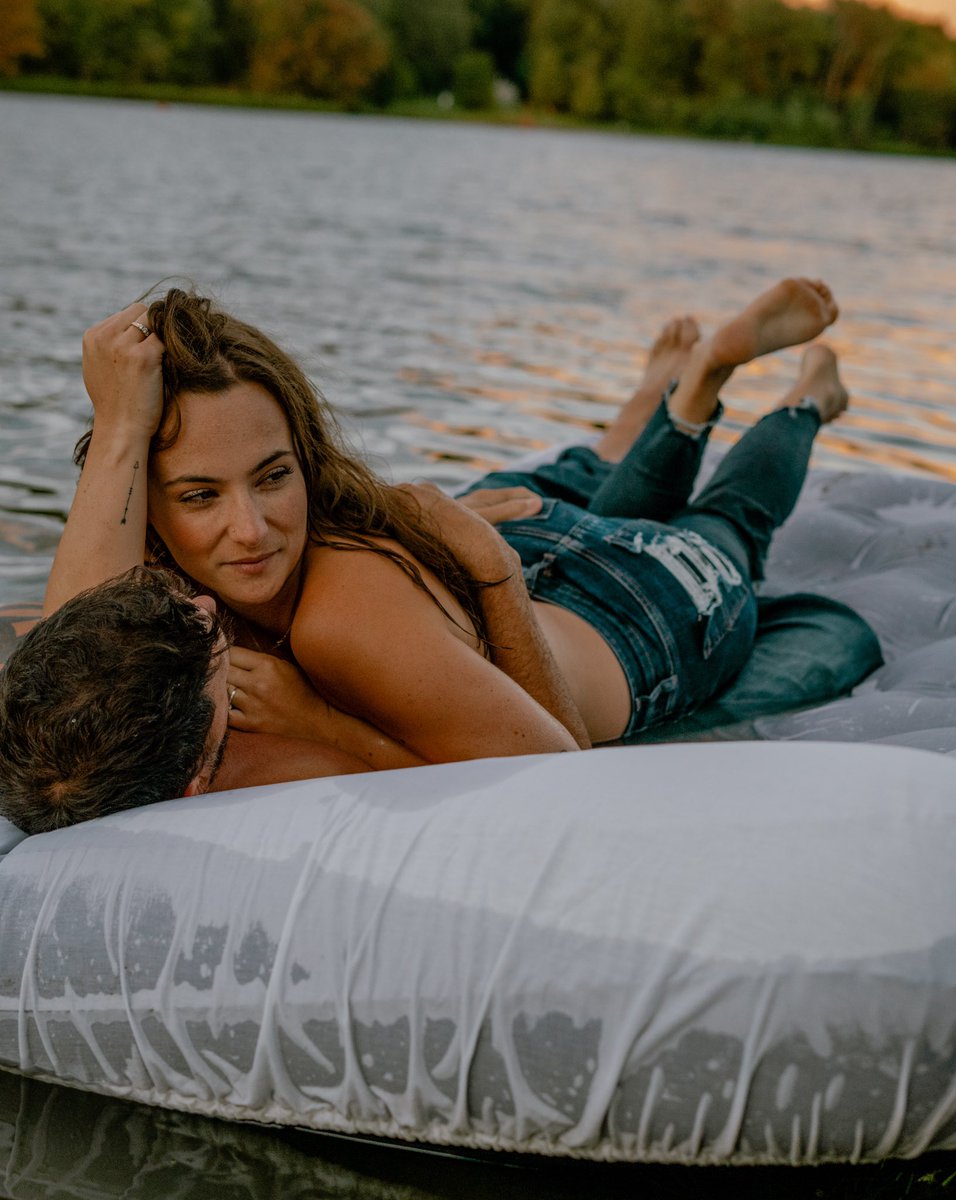 Kenickie23's tweet photo. My latest engagement shoot!! 😍💛

Check out Cadeau.Studios on Instagram or my bio for my website!! 

#londonontario #photographer #Engagementshoot #romantic #couplephotography https://t.co/1Zet4OhVtp