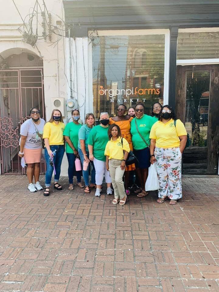 EdgewoodBees's tweet photo. The Busy Bees left the Beehive for a Goose Chase to explore Downtown Selma and meet some local entrepreneurs.  3 teams set out to complete the 10 pre-determined missions. MISSION COMMERCE &amp; ENTREPRENEURSHIP ACCOMPLISHED!!  We enjoyed lunch at Golden Ranch. #EdgewoodEntrepreneurs https://t.co/eXUWUmMdw3