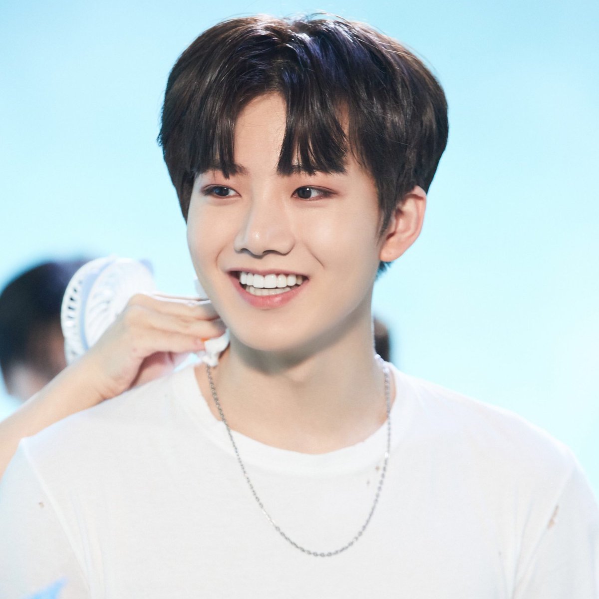 : หนูทำอะไรคะ
: เรามาเฝ้าพี่ทำงานไง
: ไม่ใช่ว่าแอบกินข้าวพี่อยู่หรอ
: แหะ เราหิวอ่ะ 🥺
: ไม่เป็นไรค่ะ กินเลย ของพี่ก็ของหนู ของหนูก็คือของหนู