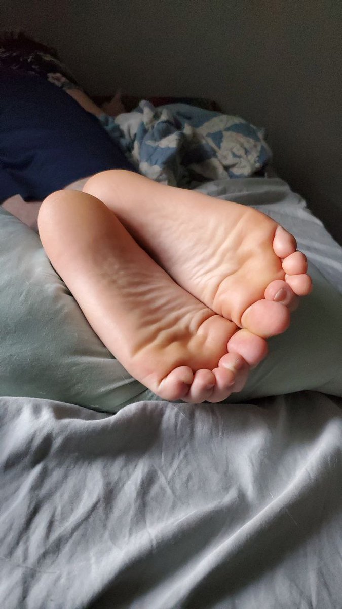 FeetBayou's tweet photo. Here some eyecandy! #feet #foot #feetpics #footpic #feetpic #barefeet #barefoot #malefeet https://t.co/zjlCkbR1TR