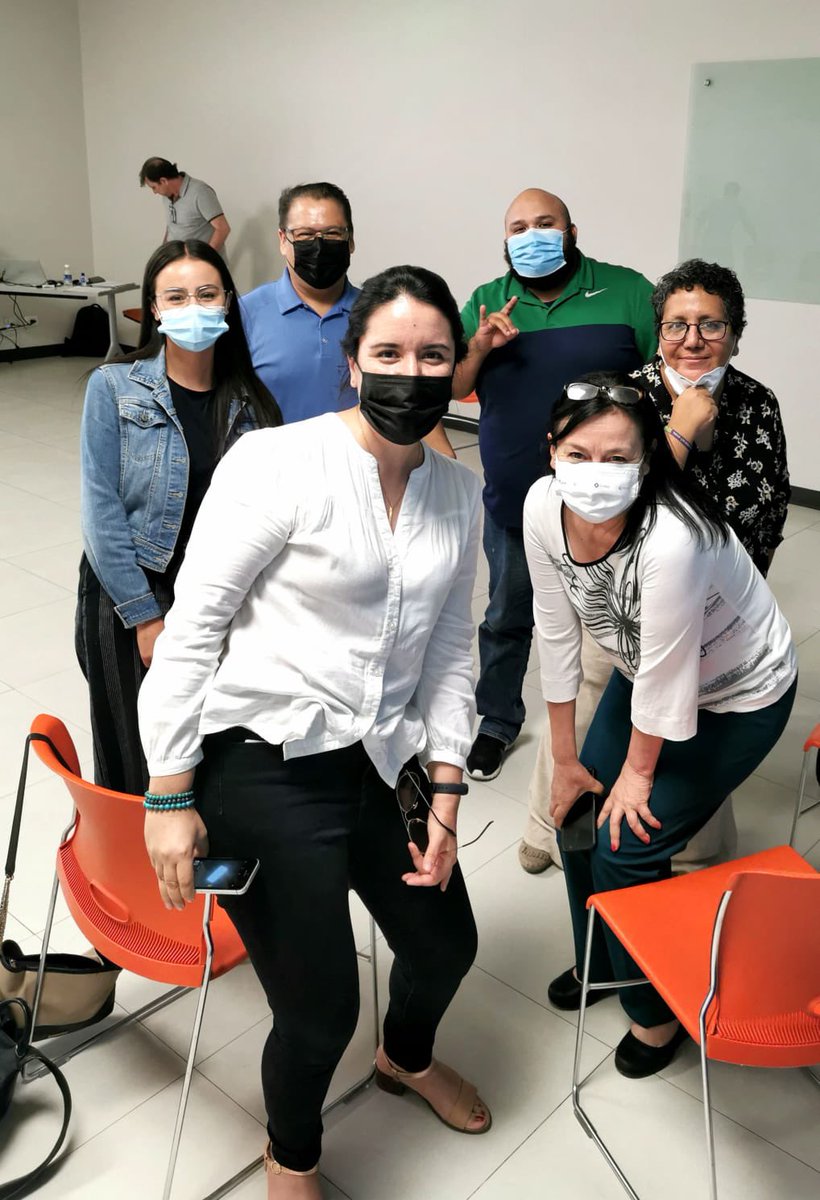 SentitNobis's tweet photo. 📸Concluyeron con entusiasmo los trabajos en el Laboratorio de Círculos Transformativos, realizado en Cd. Juárez en colaboración con la Fundación del Empresariado Chihuahuense, FECHAC, impartido magistralmente por Paulo Moratelli de Brasil. https://t.co/irSNqR2fI1