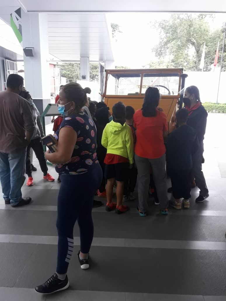 Selección #TalentosVinotintoFútbolMenor(#Lara),participan en campeonato(categoría 2011),premiados con ilustrativo/ameno paseo por amplias,hermosas instalaciones de 1a estación(base)Barinitas de #MukumbaríStm <a href="/VENTELCA/">Ventel_CA Oficial</a> <a href="/Mintur/">Mintur</a>),da bienvenida y desea éxitos #turismodeproximidad