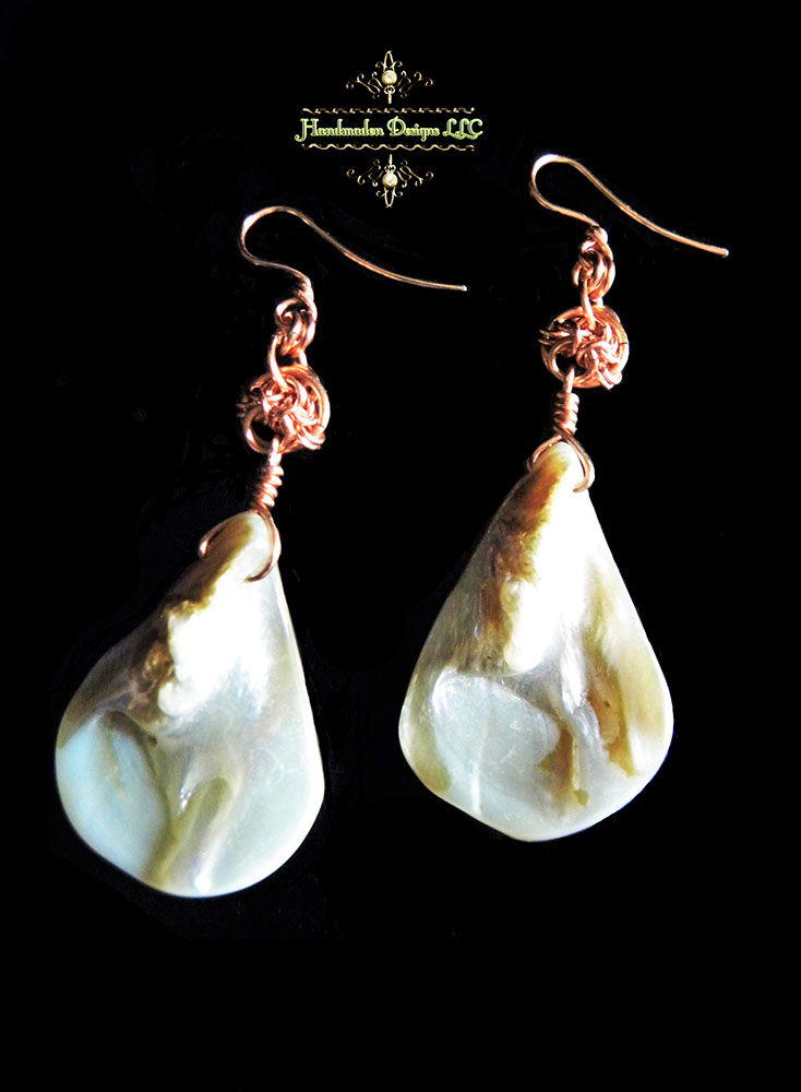 HandmadenDesign's tweet photo. Copper 'Byzantine Torus' chainmaille earrings with (titanized) shells.

https://t.co/zUDiDwj8Af

#HandmadenDesignsLLC #dropearrings #dangleearrings #jewelrydesigner #fantasyfashion #fairytalefashion #shophandmade #wearablewednesday #supportsmallbusiness #madeinMichigan #jewelry https://t.co/At8mFapZCG