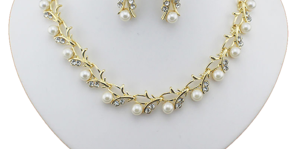 sexybodychains's tweet photo. Luxurious Pearl And Crystal Wedding Party Jewelry Set - 5 Colors 
On Sale Now Price: $17.99 + Get FREE Shipping!
#onsalenow #bodychains #fashion #summer #happiness #beauty #instagram #style #cute #followme #bodychain #bellybutton #bellybuttonring #onsale https://t.co/qZcvLWLuso