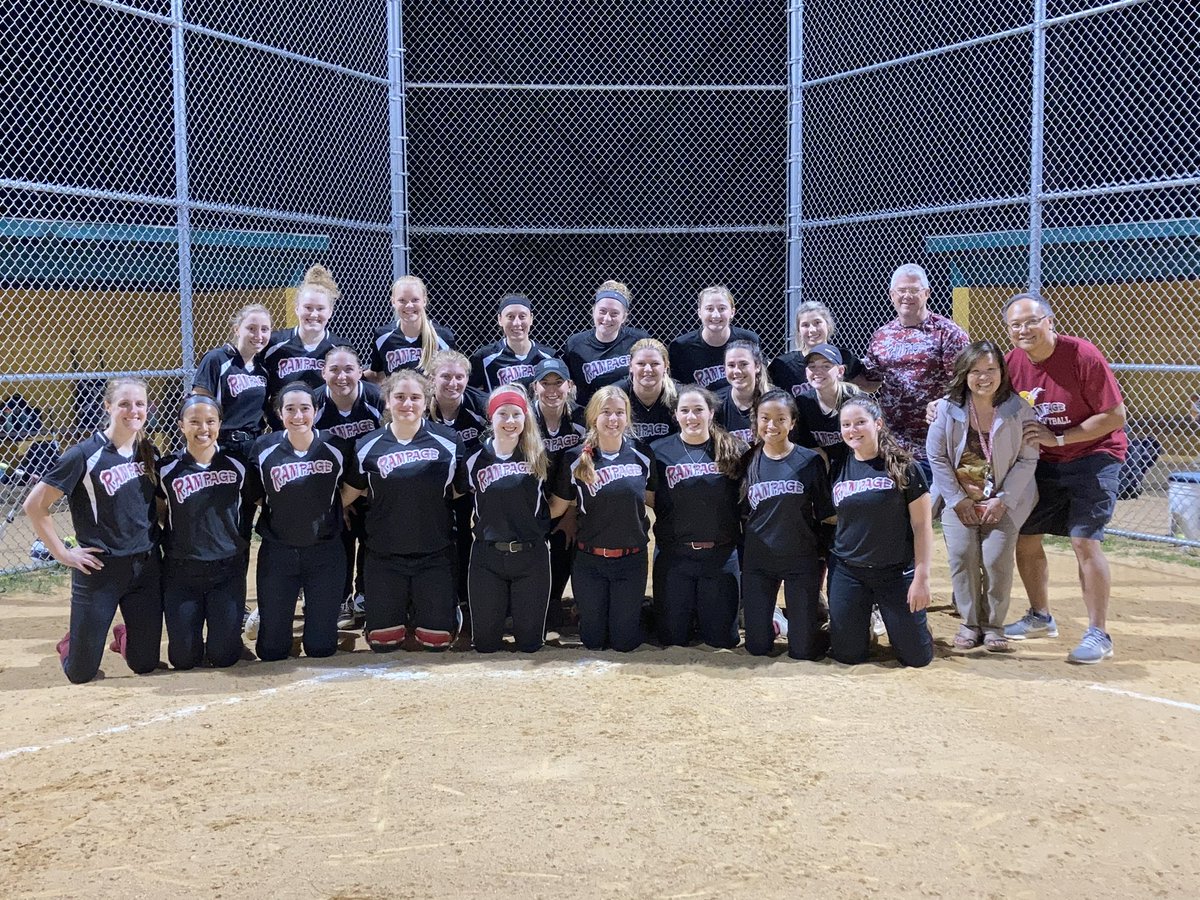 njRampage's tweet photo. End of another 23u season. Both Rampage 23u teams played each other tonight. Great fun! And the pizza and ice cream wasn’t bad either! #fastpitch #Softball #RampageSoftball Since 1995 @softballrampage @rampagesb https://t.co/bdGMgyR03R