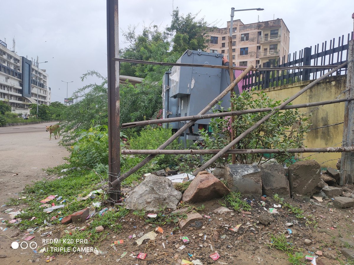 manoj69870088's tweet photo. @DrBDKalla1 @ccc_jdvvnl @JVVNLCCare @KCGupta55917242 @ashokgehlot51 @SachinPilot  
Jagatpura rly stn. 2nd entry gate. Model Town side. Open light DP mai public toilet and wire open mai hah. https://t.co/XMkRKoPZXT